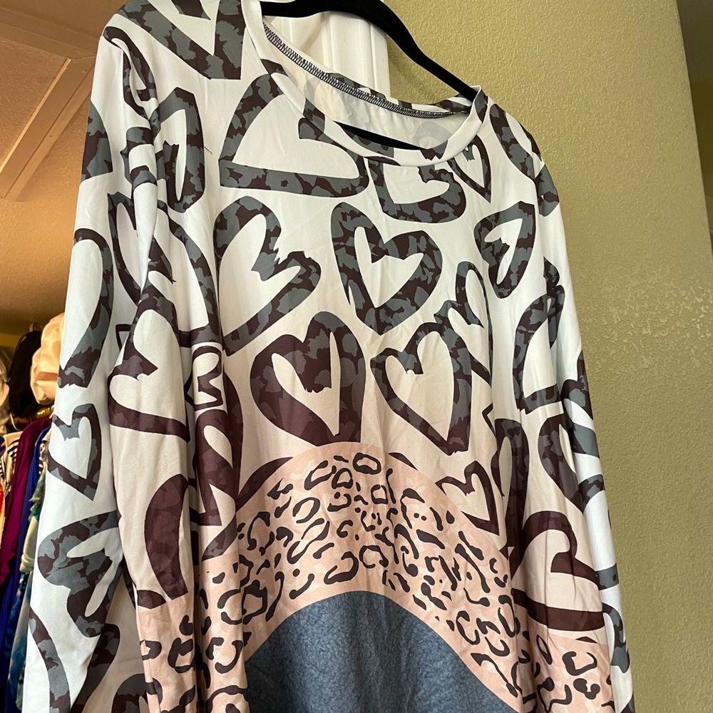 SHEIN 4X top with hearts